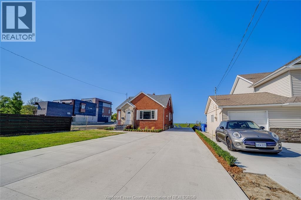 13902 Riverside Drive, Tecumseh, ON, N8W 1B6