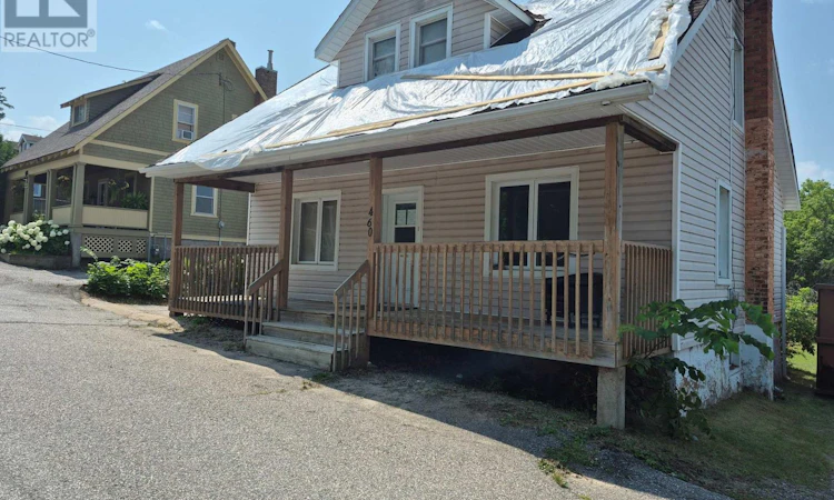 460 Earl Street