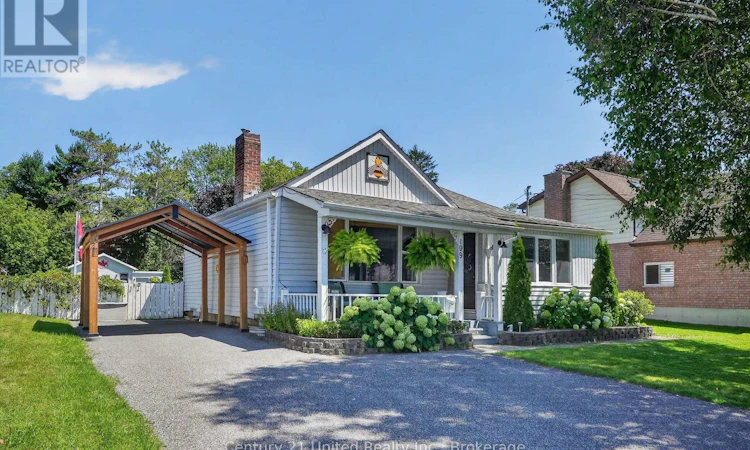 109 Elgin Street N