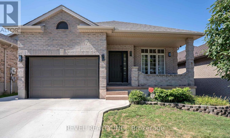857 Cresthaven Crescent