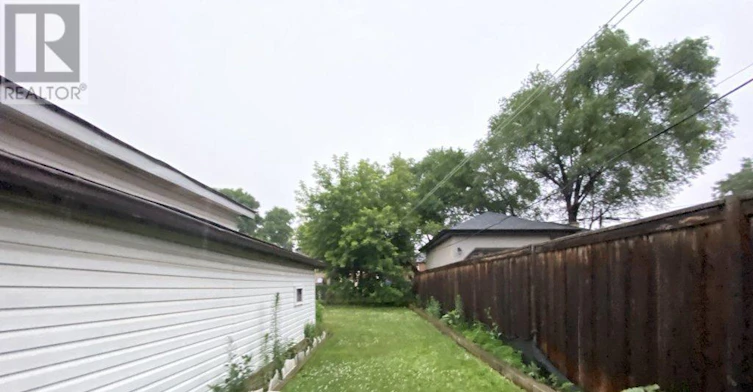 MAIN-92 Holwood Avenue, Toronto, ON, M6M 1P6 - 19