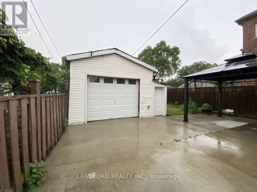 MAIN-92 Holwood Avenue, Toronto, ON, M6M 1P6 - 17