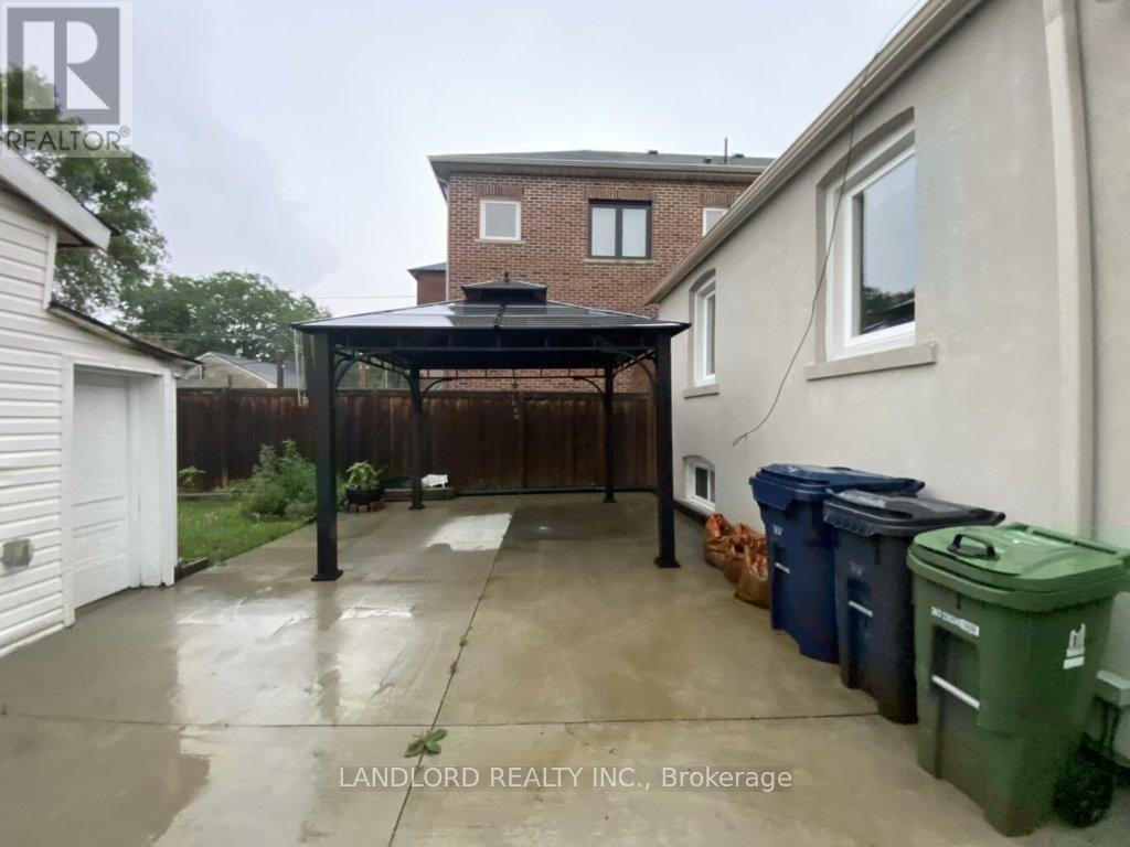 MAIN-92 Holwood Avenue, Toronto, ON, M6M 1P6 - 18