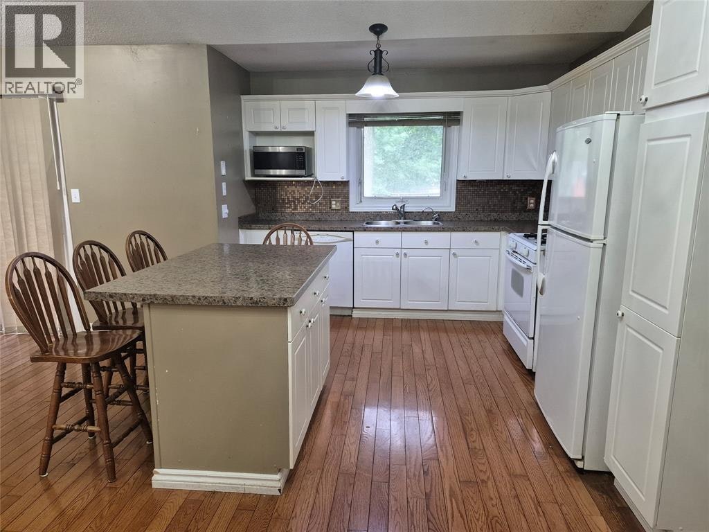 590 Montcalm Avenue, Sarnia, ON, N7S 2R3 - 5