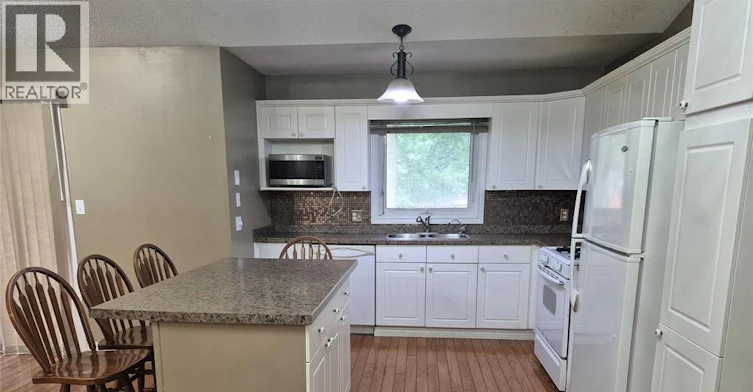 590 Montcalm Avenue, Sarnia, ON, N7S 2R3 - 5