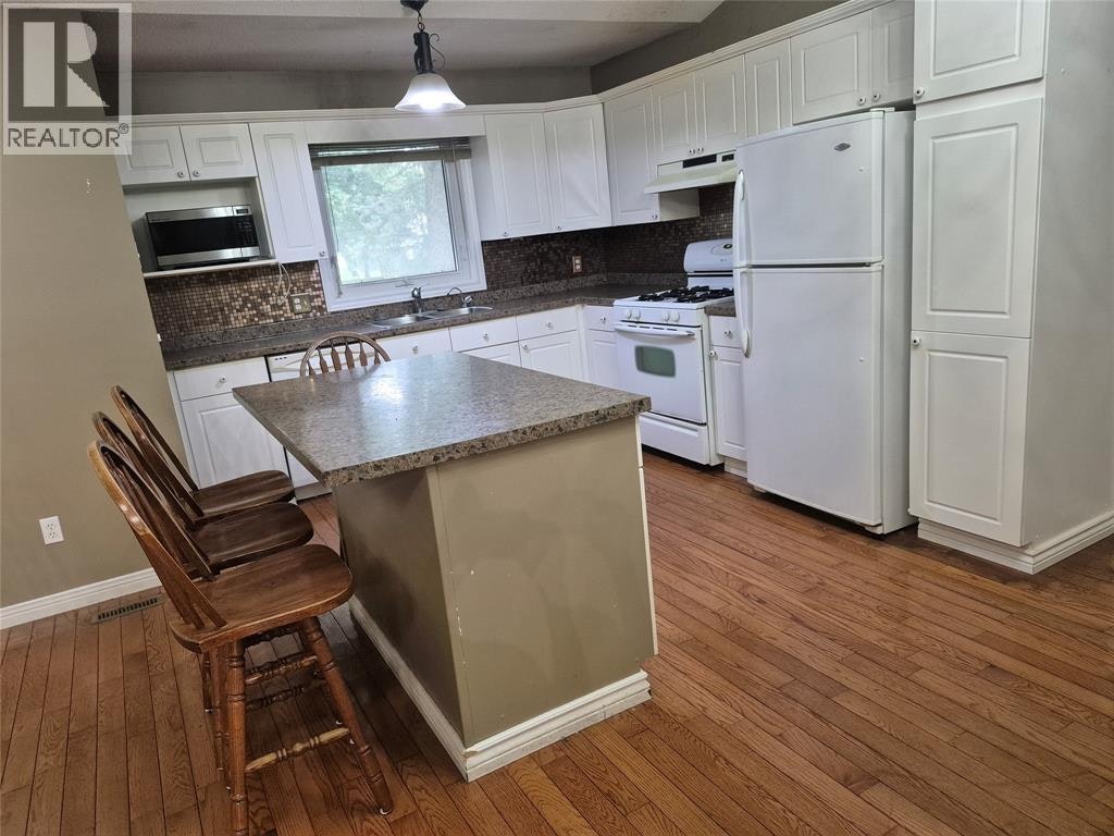 590 Montcalm Avenue, Sarnia, ON, N7S 2R3 - 7