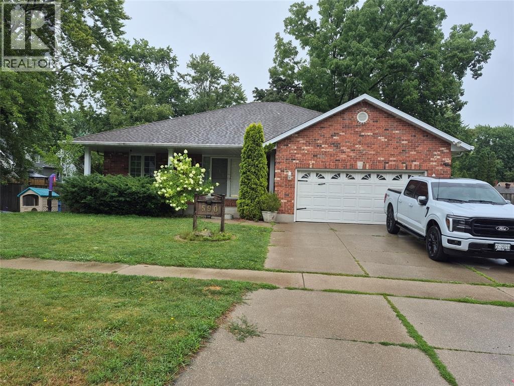 590 Montcalm Avenue, Sarnia, ON, N7S 2R3