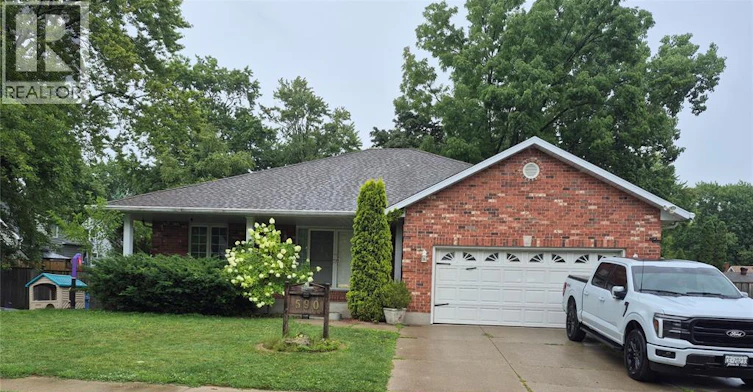 590 Montcalm Avenue, Sarnia, ON, N7S 2R3