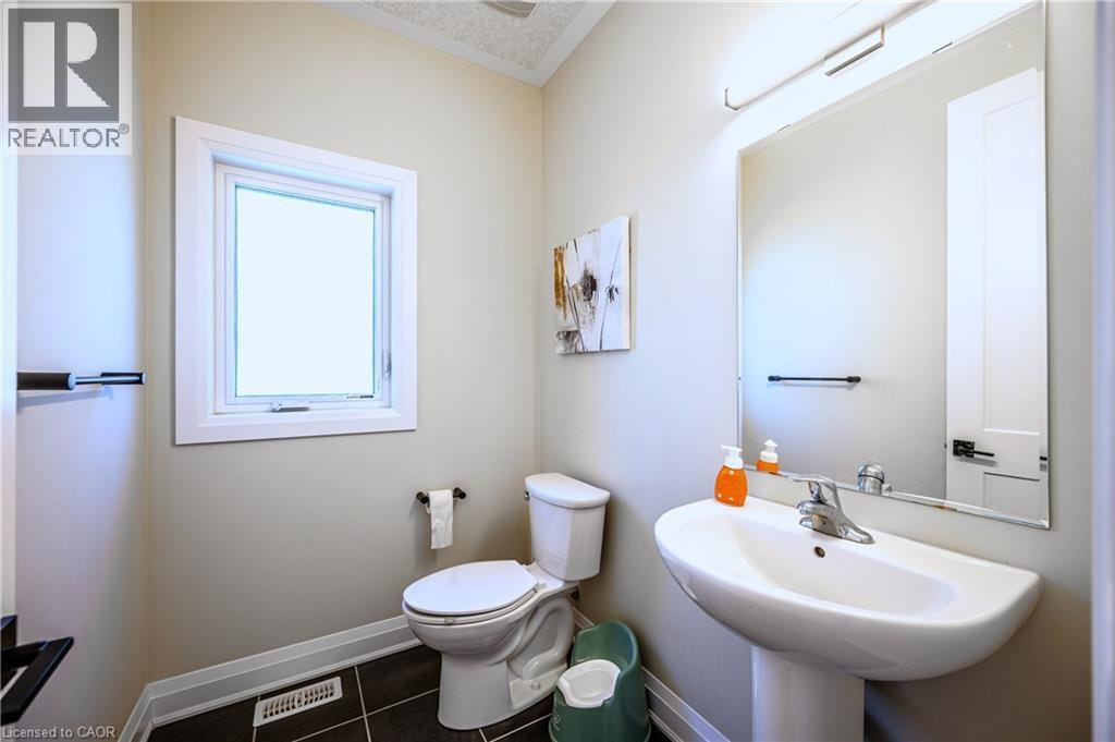 Upper-30 Falconridge Drive, Kitchener, ON, N2K 0G1 - 7