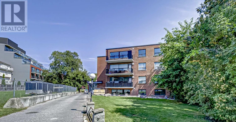 10-419 Woodbine Avenue, Toronto, ON, M4L 3P7 - 6