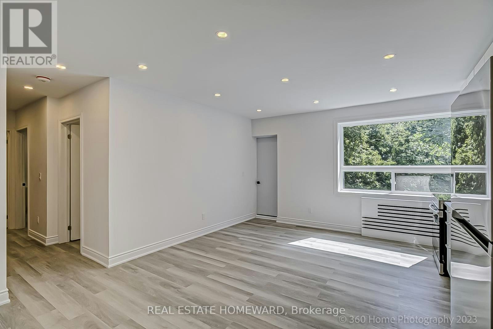 10-419 Woodbine Avenue, Toronto, ON, M4L 3P7 - 11