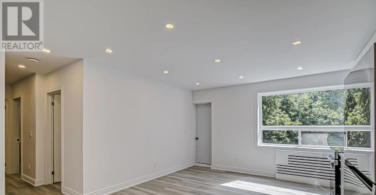 10-419 Woodbine Avenue, Toronto, ON, M4L 3P7 - 11