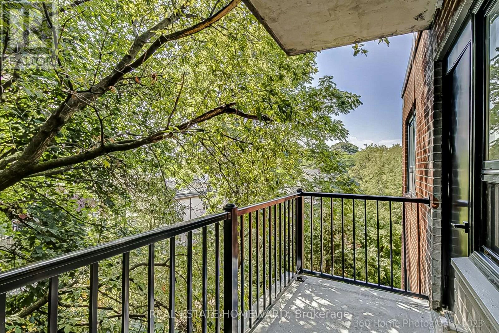 10-419 Woodbine Avenue, Toronto, ON, M4L 3P7 - 3