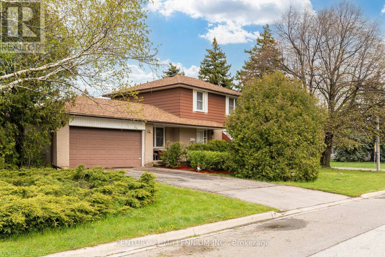 2 Durham Crescent, Brampton, ON, L6T 2X6