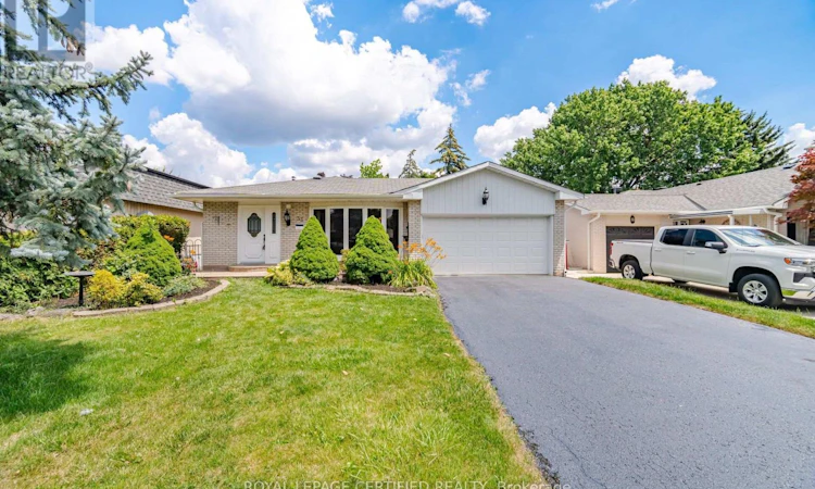 33 Grassmere Crescent