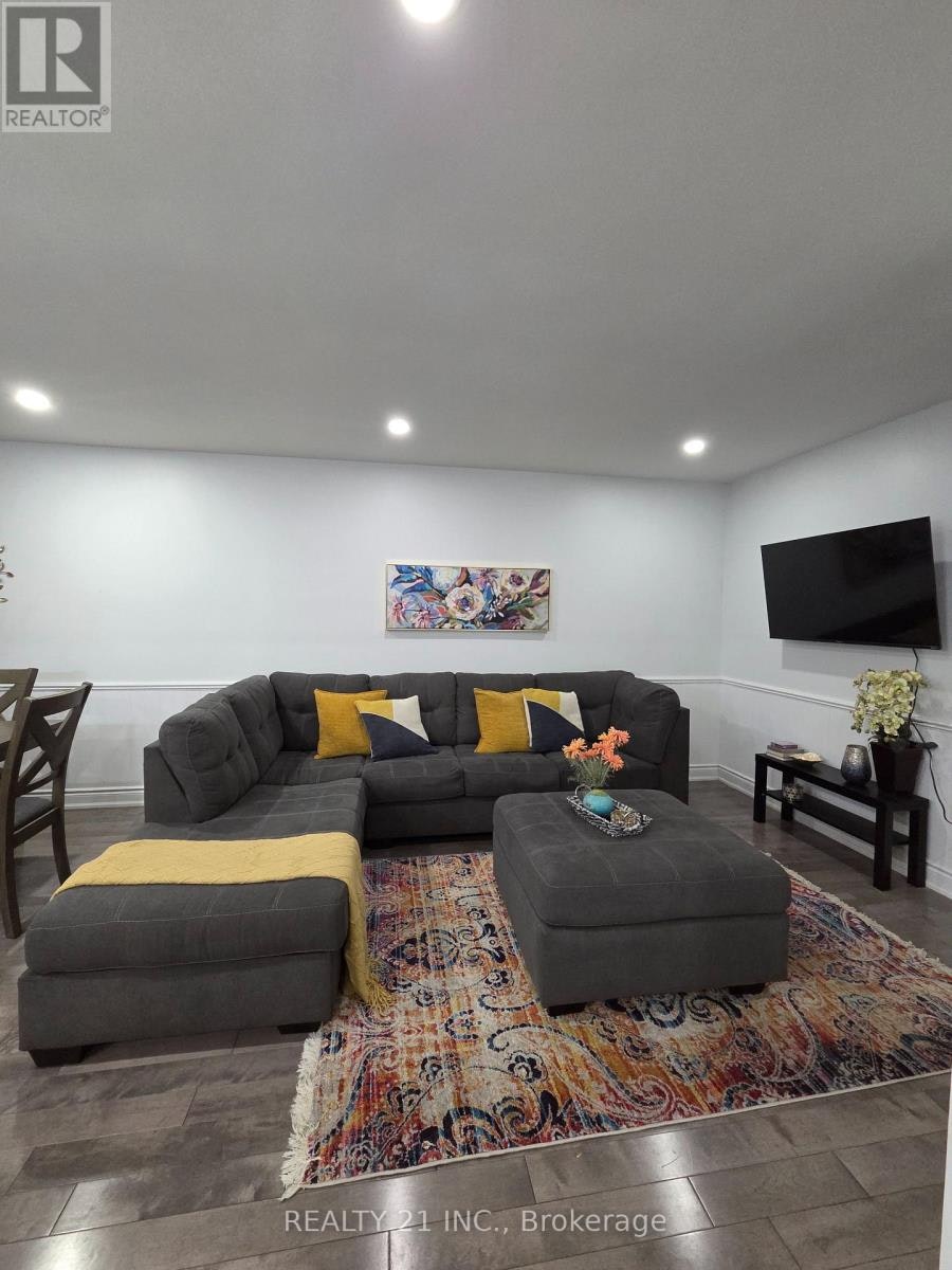 UPPER-32 Lionhead Trail, Toronto, ON, M1B 2J6