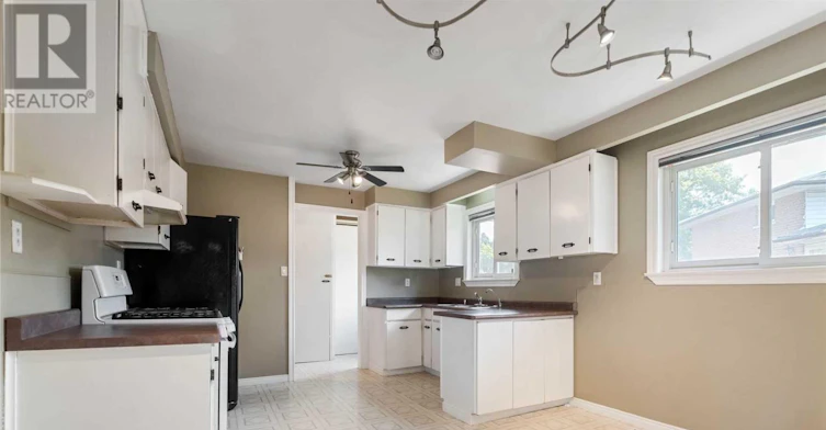 MAIN-15 Walter Avenue, Newmarket, ON, L3Y 2T2 - 3