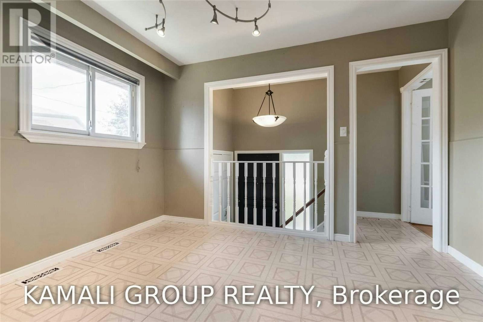 MAIN-15 Walter Avenue, Newmarket, ON, L3Y 2T2 - 4