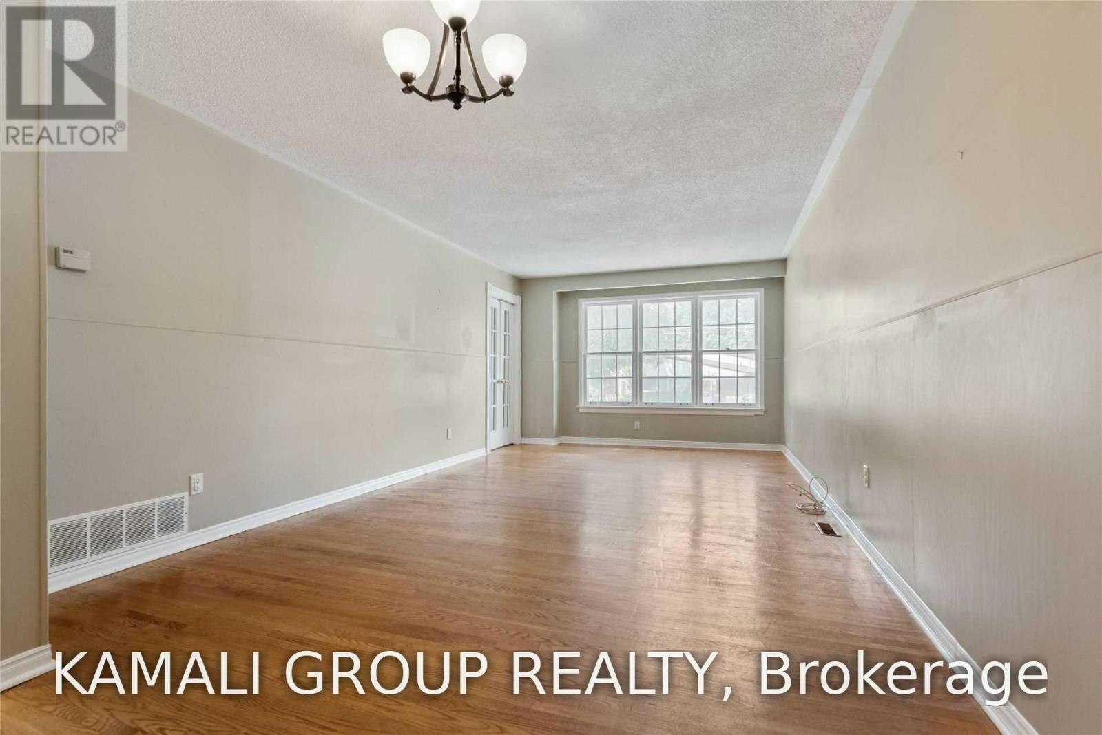 MAIN-15 Walter Avenue, Newmarket, ON, L3Y 2T2 - 5