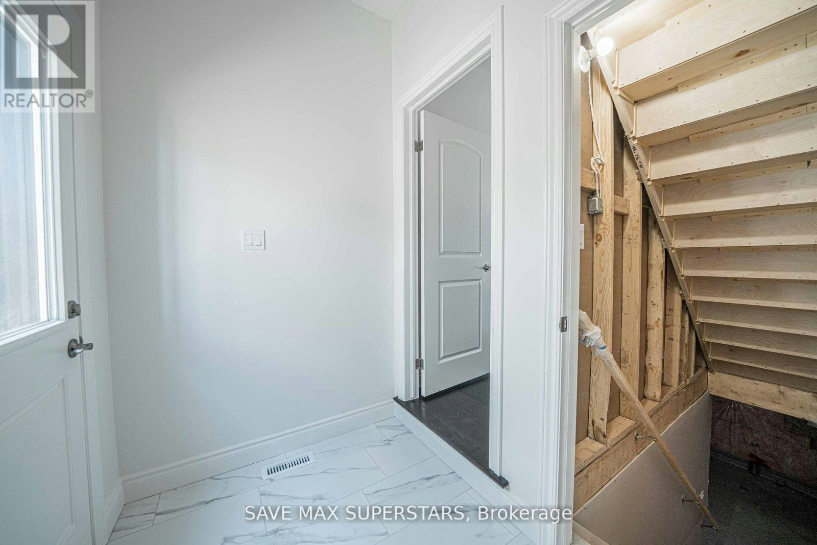 UPPER-201 Roy Mcdonald Drive, London, ON, N6L 0J1 - 14
