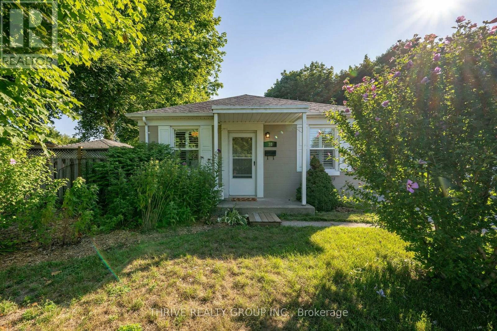 38 Bellwood Crescent, London, ON, N5Y 2C5