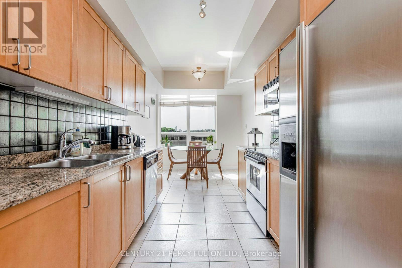 816-18 William Carson Crescent, Toronto, ON, M2P 2G6 - 20