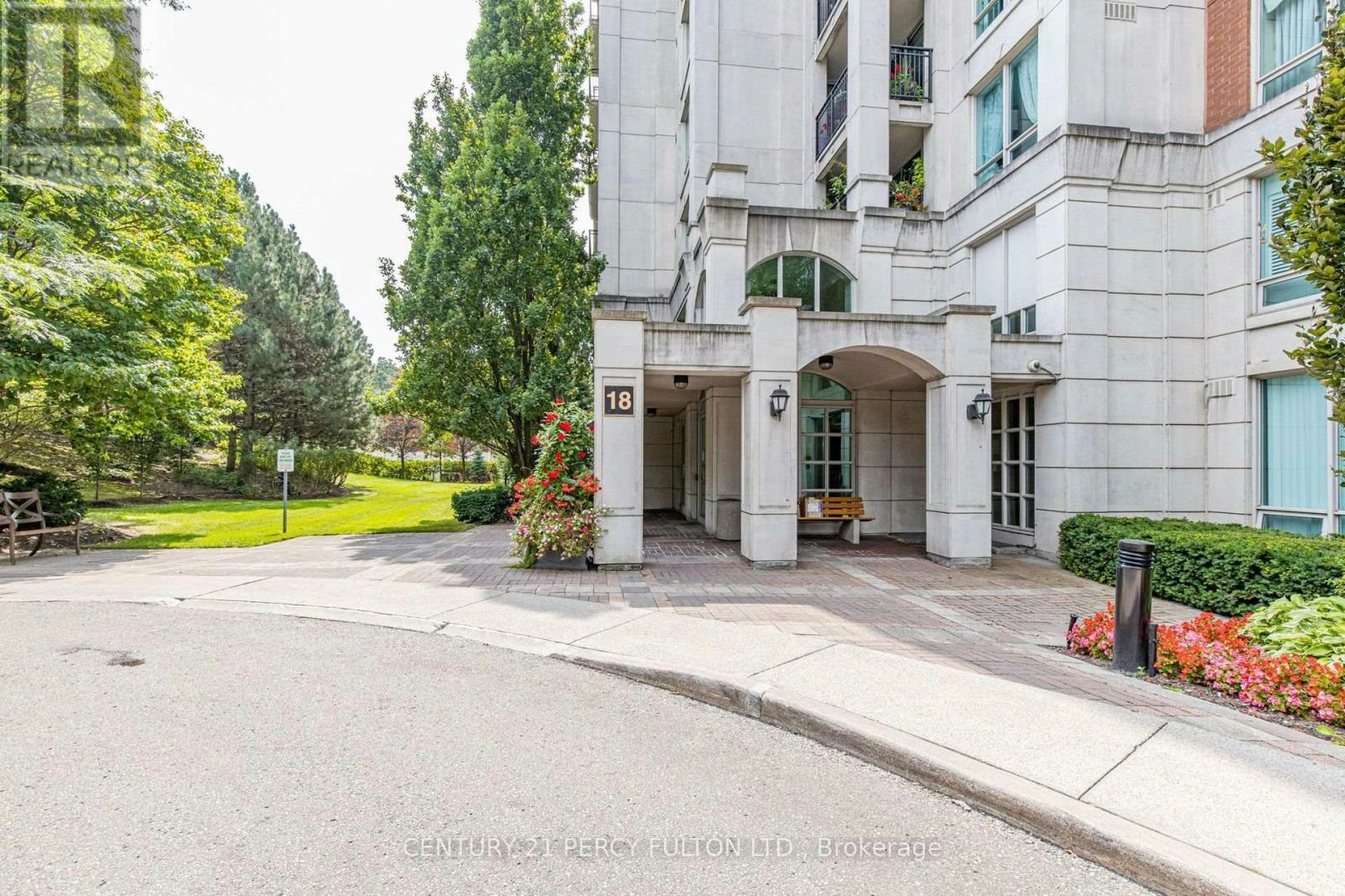 816-18 William Carson Crescent, Toronto, ON, M2P 2G6 - 2