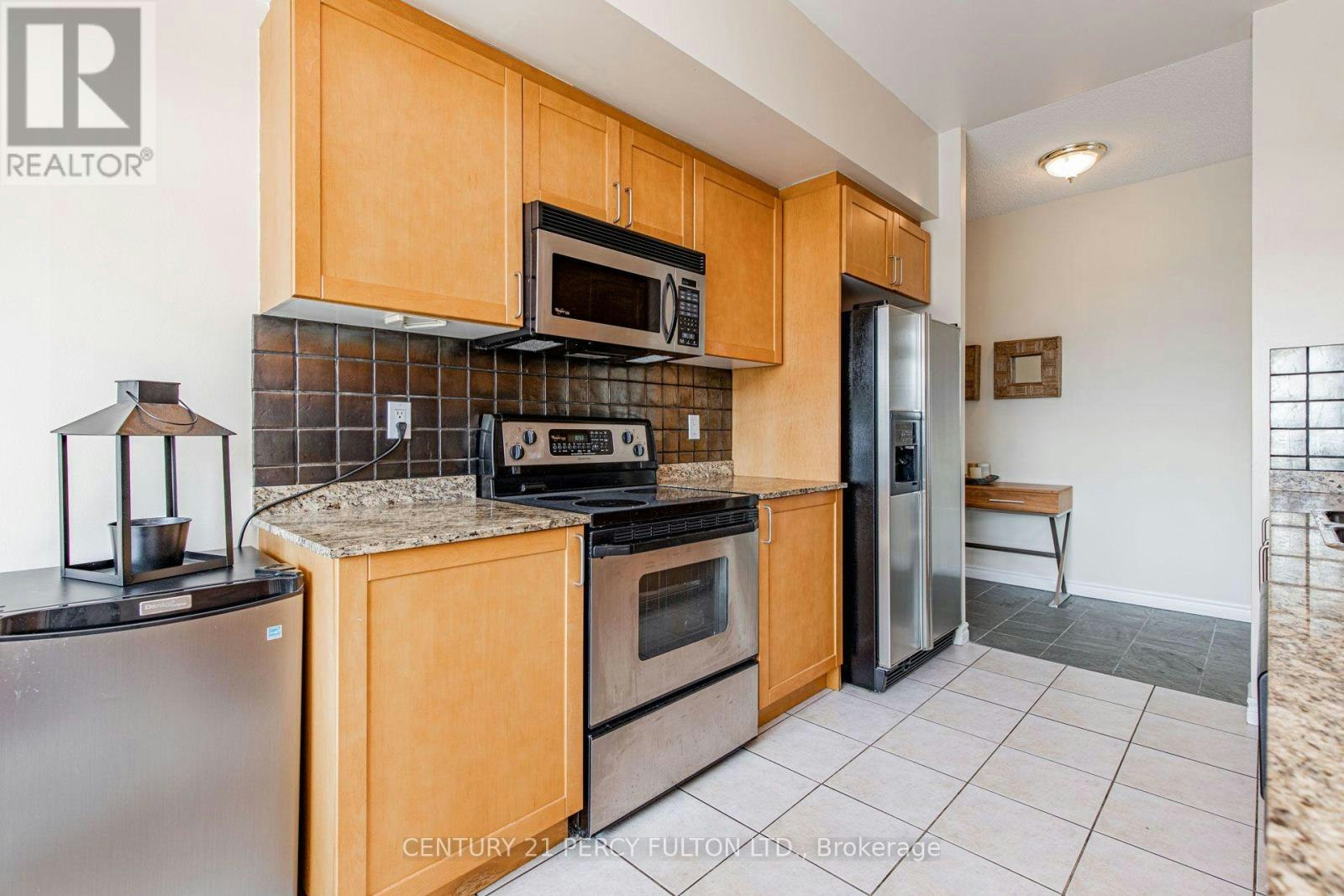 816-18 William Carson Crescent, Toronto, ON, M2P 2G6 - 19