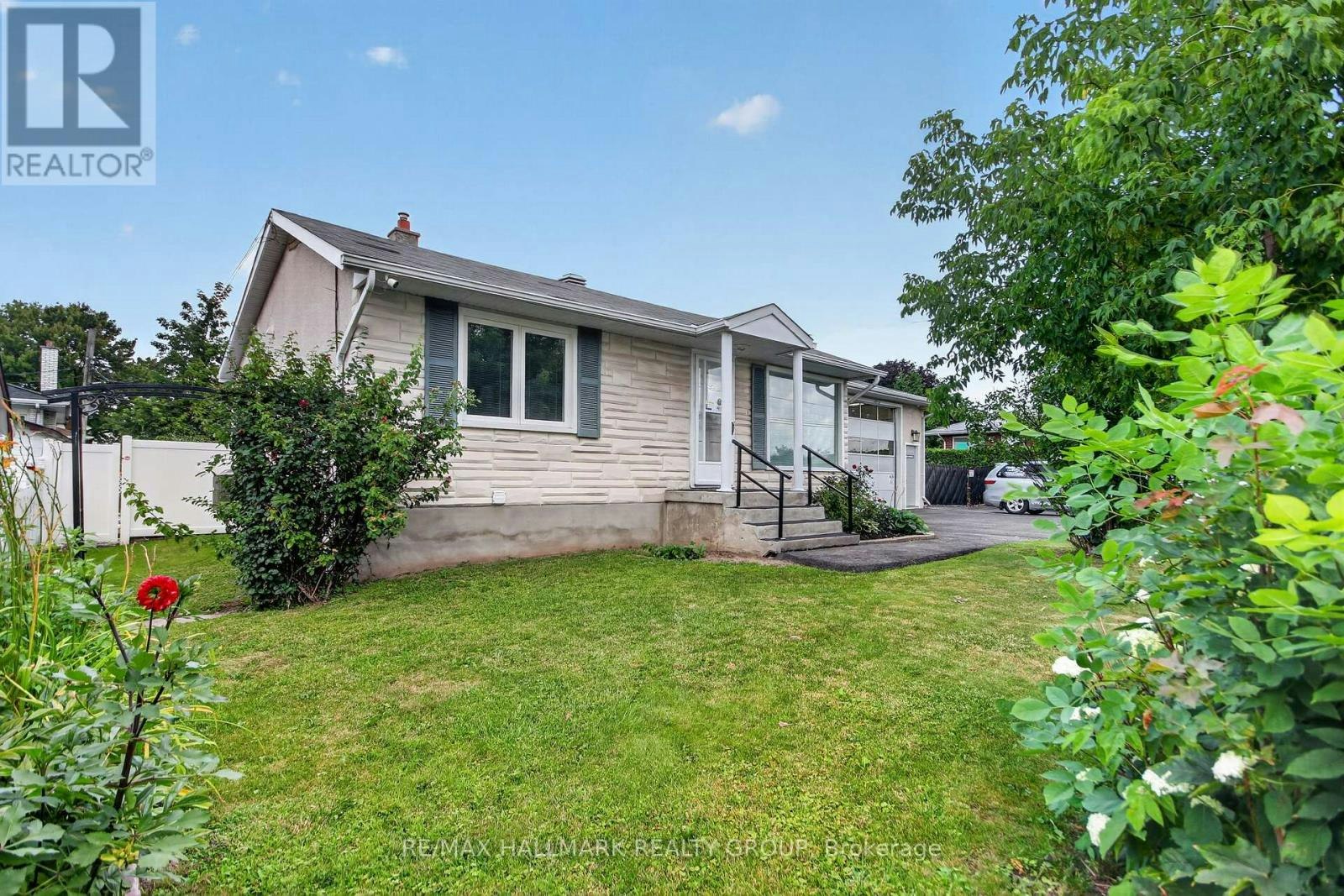 1125 Kenaston Street, Ottawa, ON, K1B 3P1