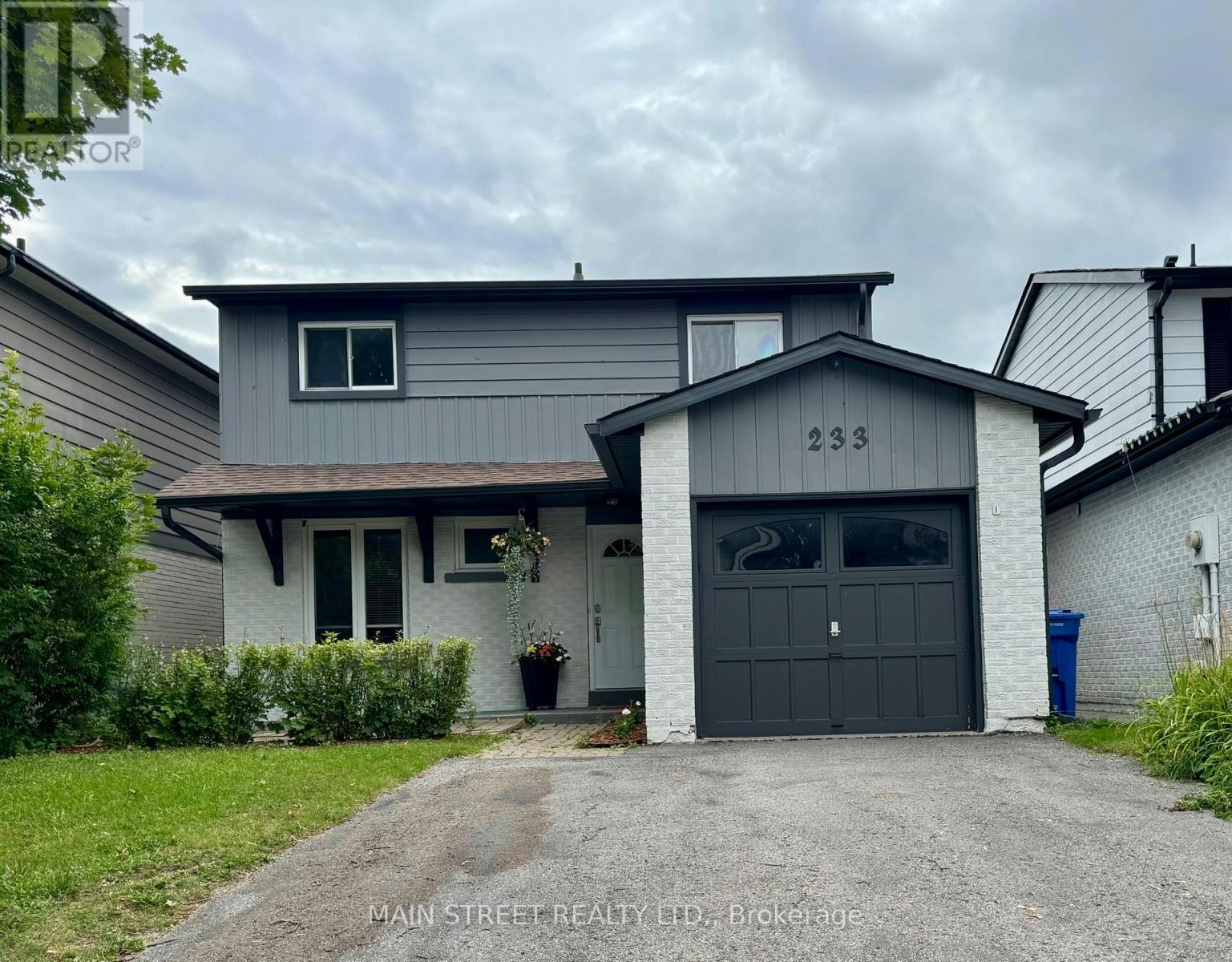233 Thoms Crescent, Newmarket, ON, L3Y 1C9