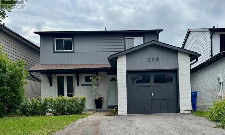 233 Thoms Crescent