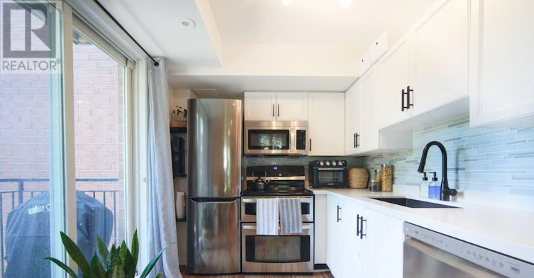 220-50 Joe Shuster Way, Toronto, ON, M6K 1Y8 - 8