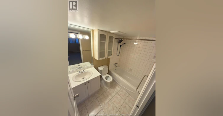 2402-380 Pelissier Street, Windsor, ON, N9A 6V7 - 11