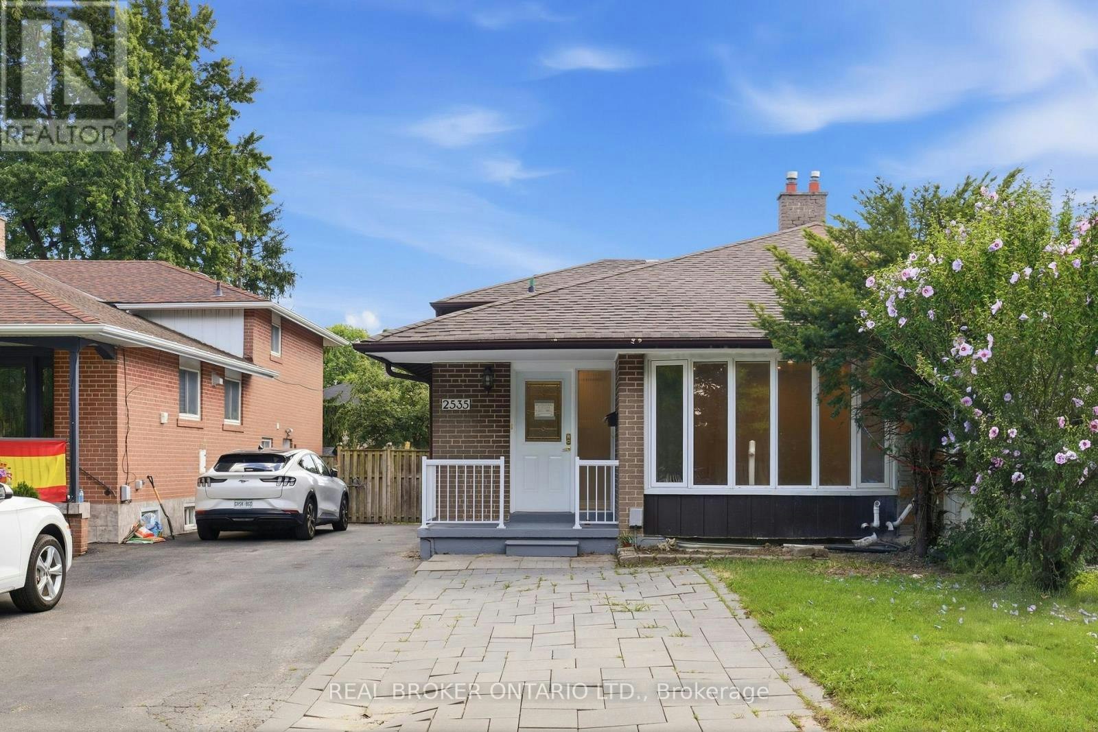 2535 Padstow Crescent, Mississauga, ON, L5J 2G2