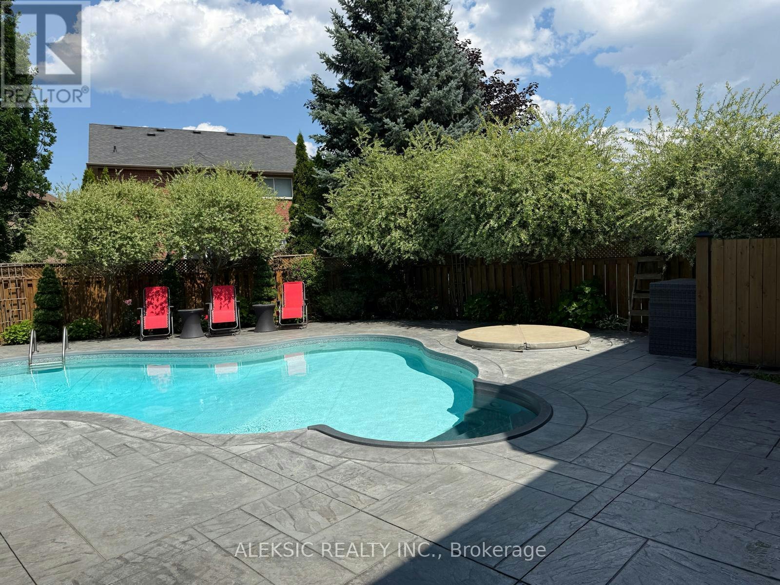33 Hillpath Crescent, Brampton, ON, L6Z 4T7