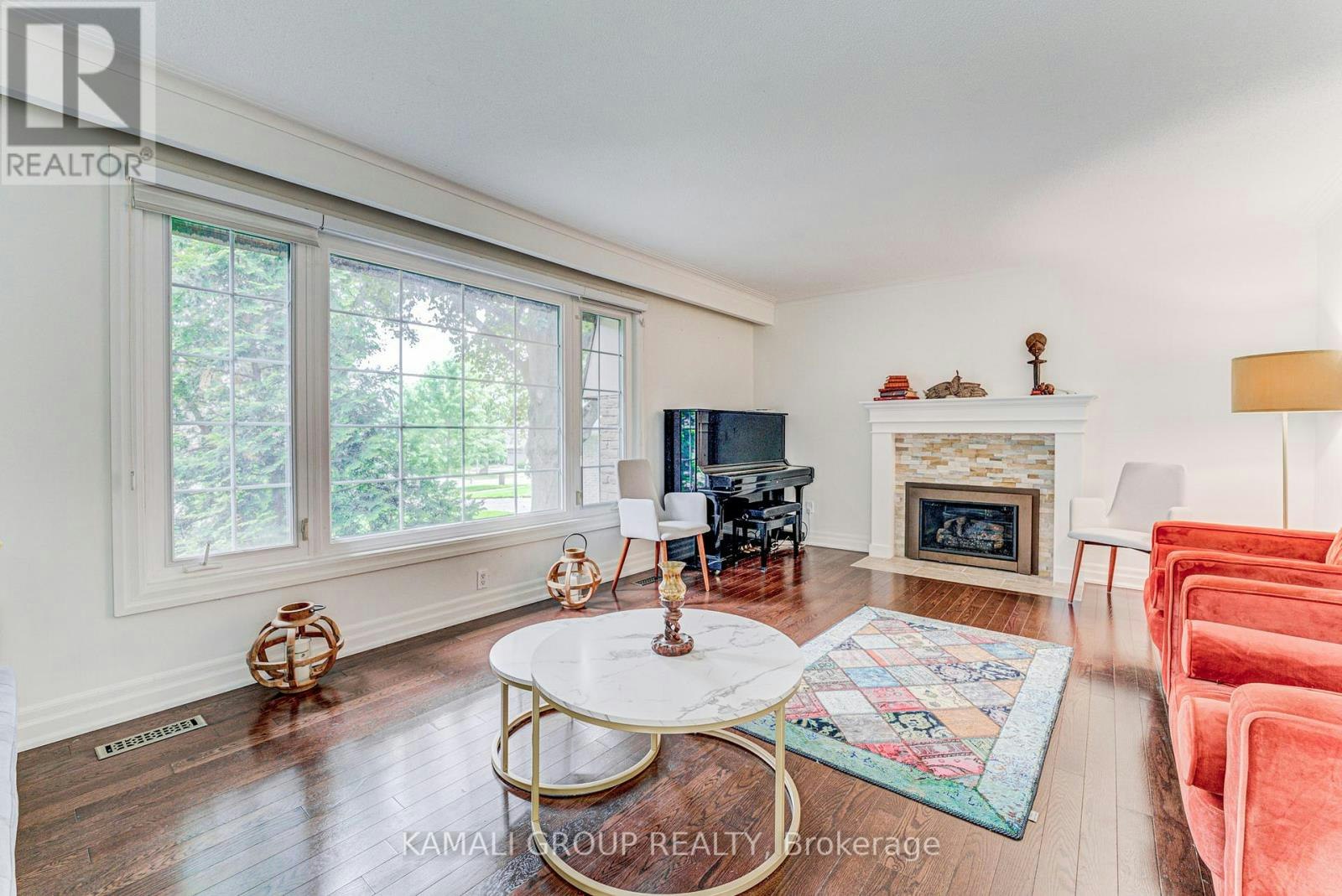5 Caravan Drive, Toronto, ON, M3B 1M9 - 2