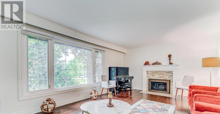 5 Caravan Drive, Toronto, ON, M3B 1M9 - 2