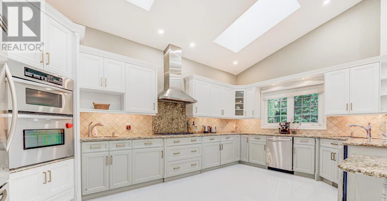 5 Caravan Drive, Toronto, ON, M3B 1M9 - 4