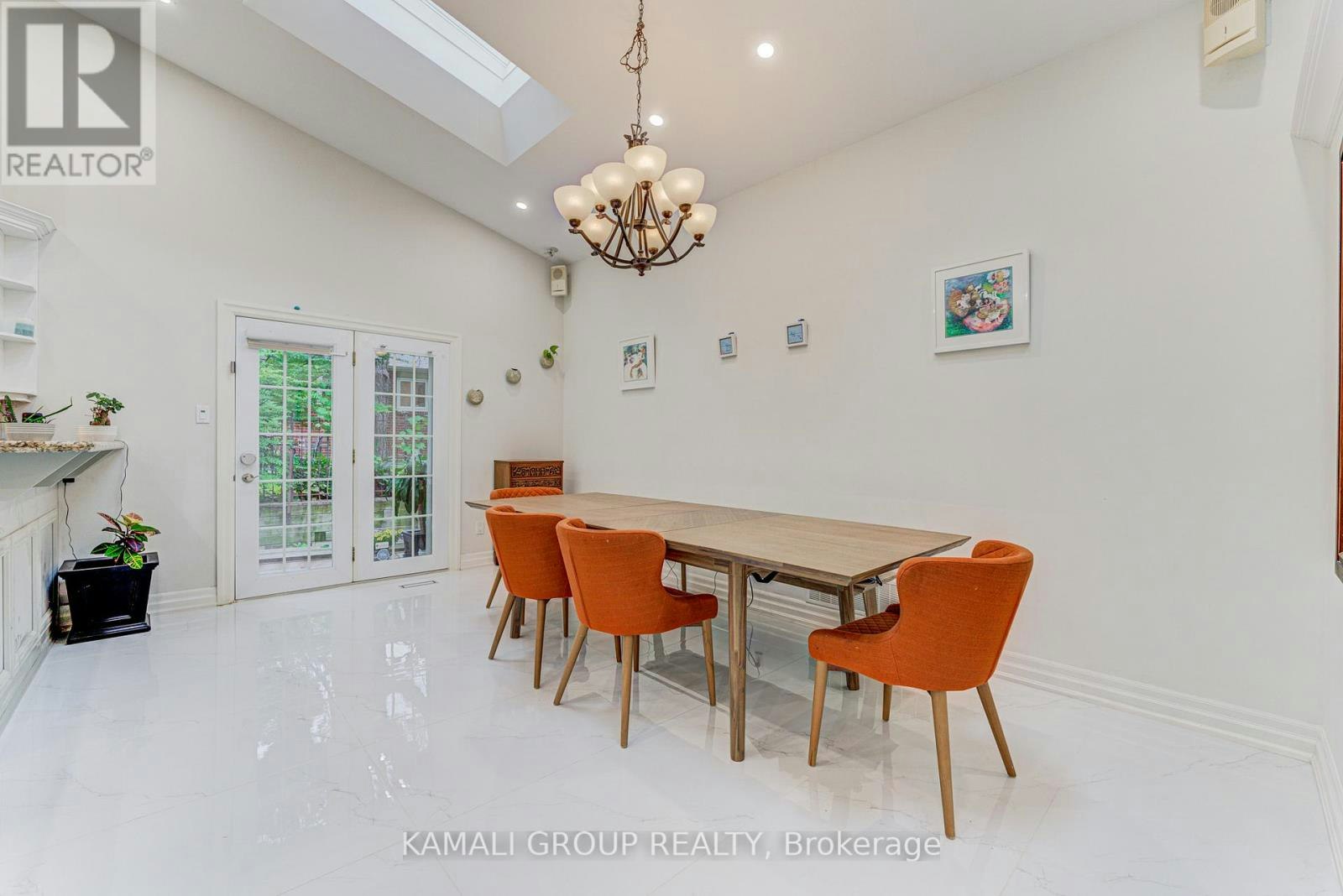 5 Caravan Drive, Toronto, ON, M3B 1M9 - 6