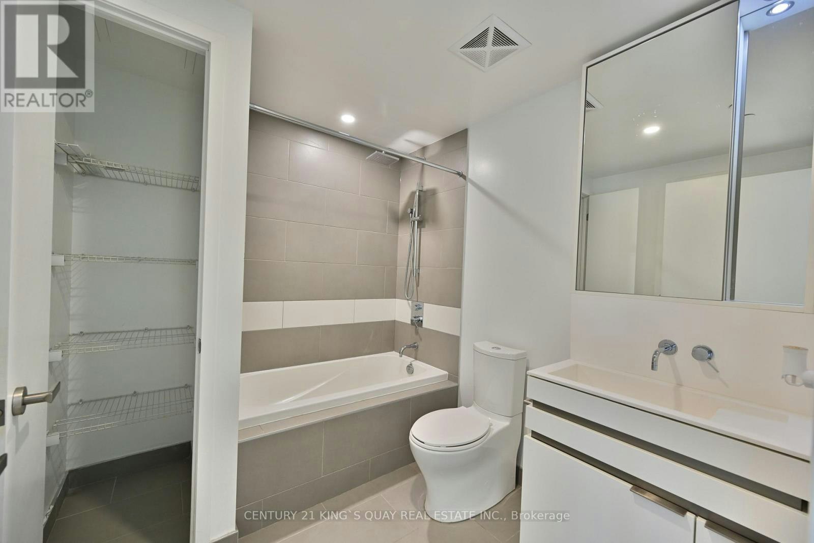 1907-197 Yonge Street, Toronto, ON, M5B 1M4 - 11