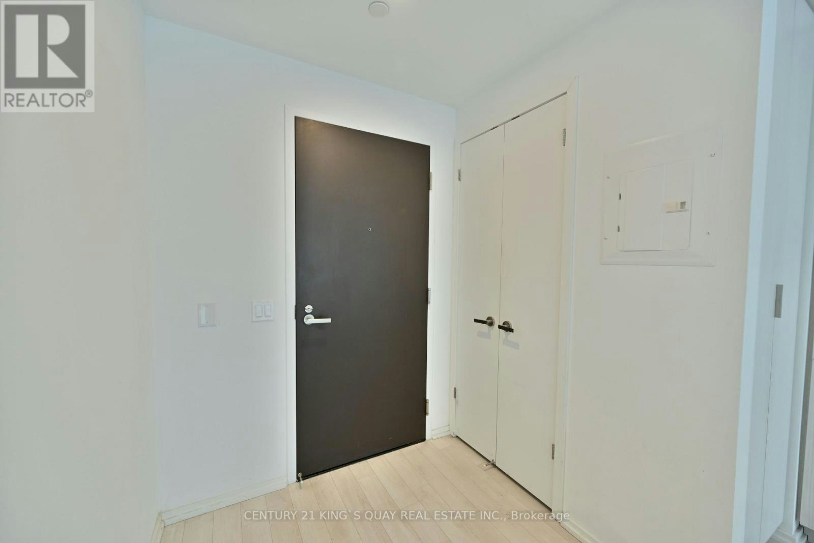 1907-197 Yonge Street, Toronto, ON, M5B 1M4 - 2