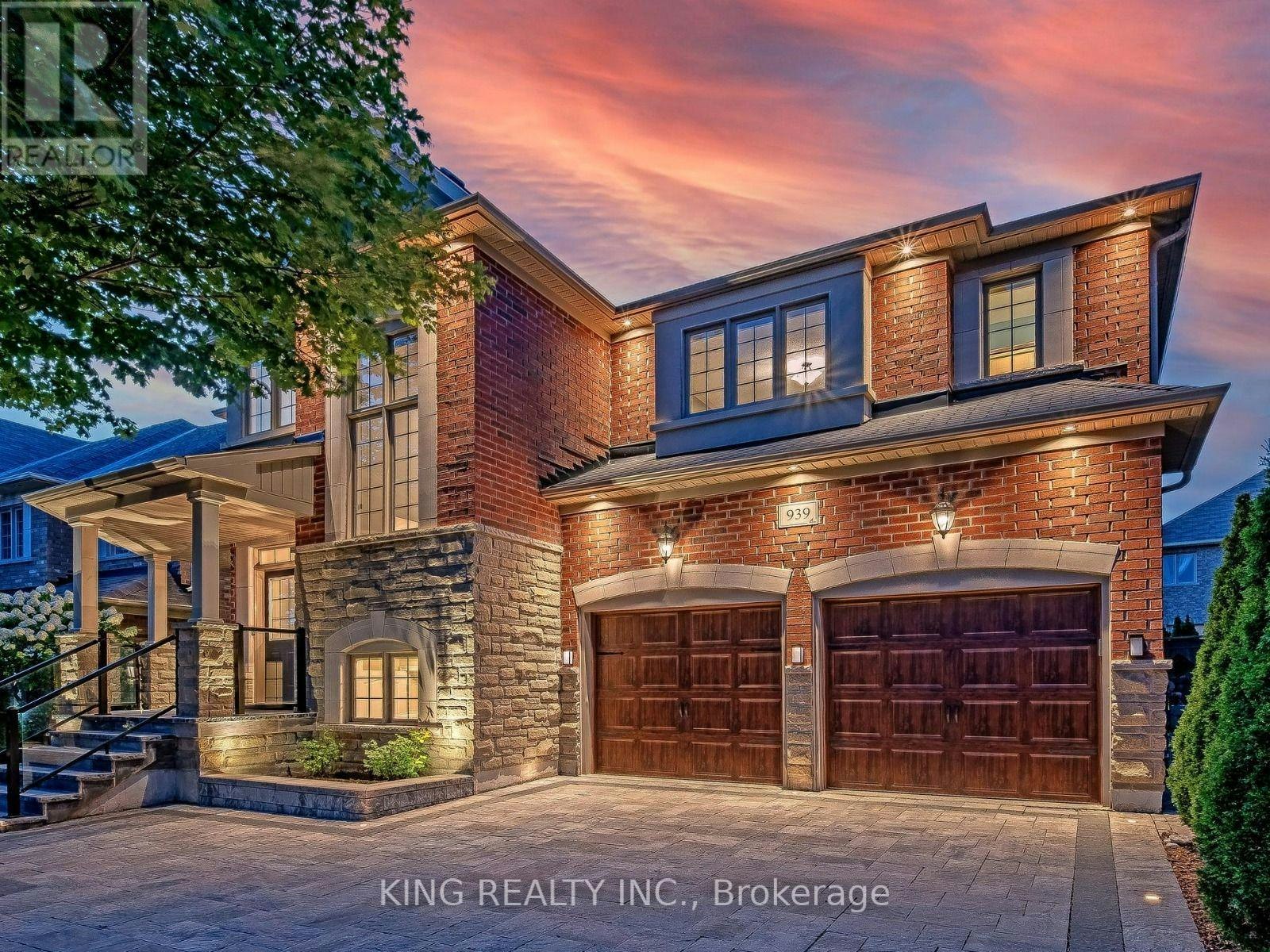 939 Goring Circle, Newmarket, ON, L3X 0B5