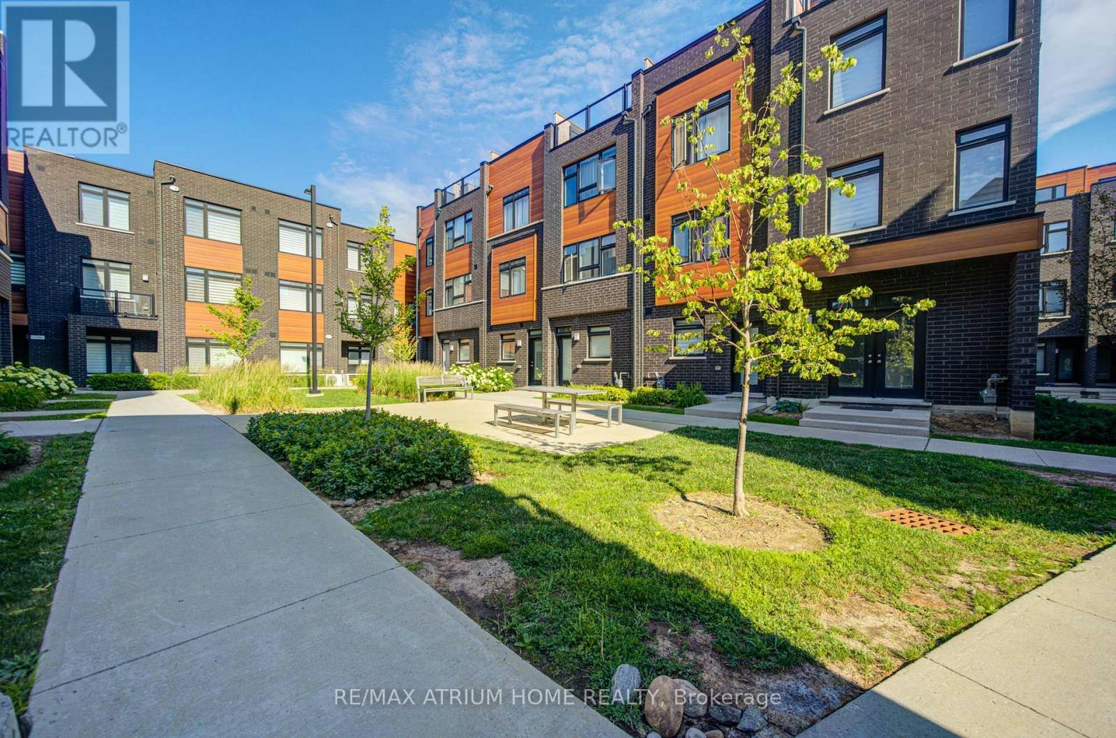 83-370 Red Maple Road, Richmond Hill, ON, L4C 5T4