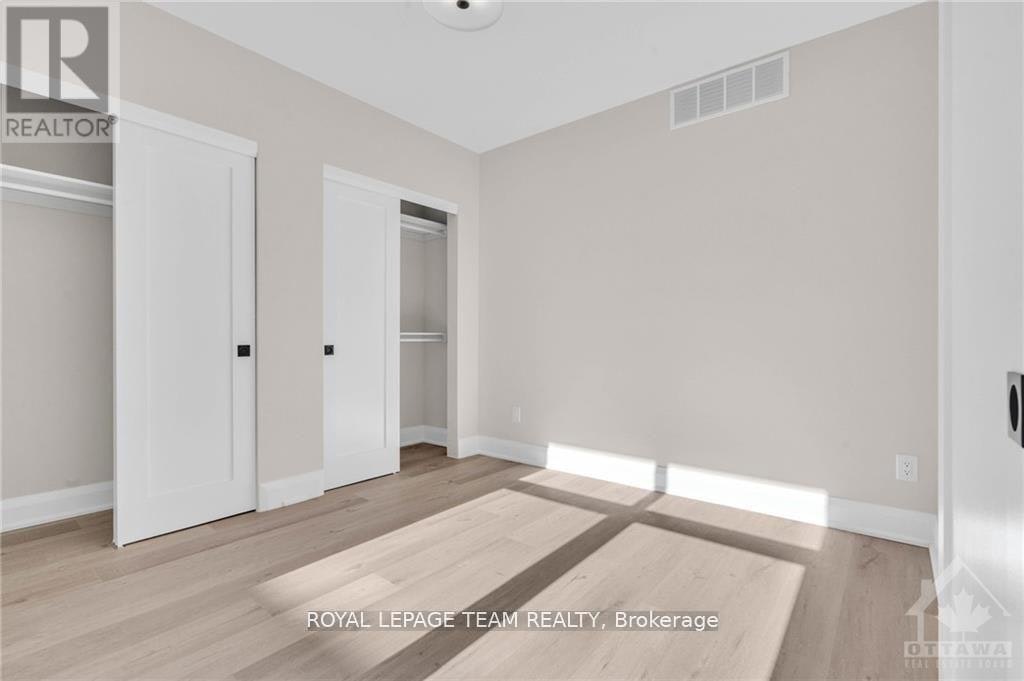 4-58 Florence Street, Ottawa, ON, K2P 0W7 - 11