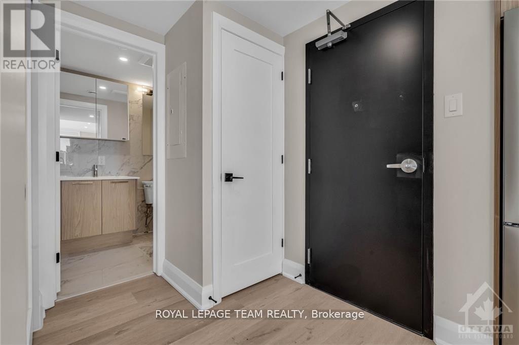 4-58 Florence Street, Ottawa, ON, K2P 0W7 - 2