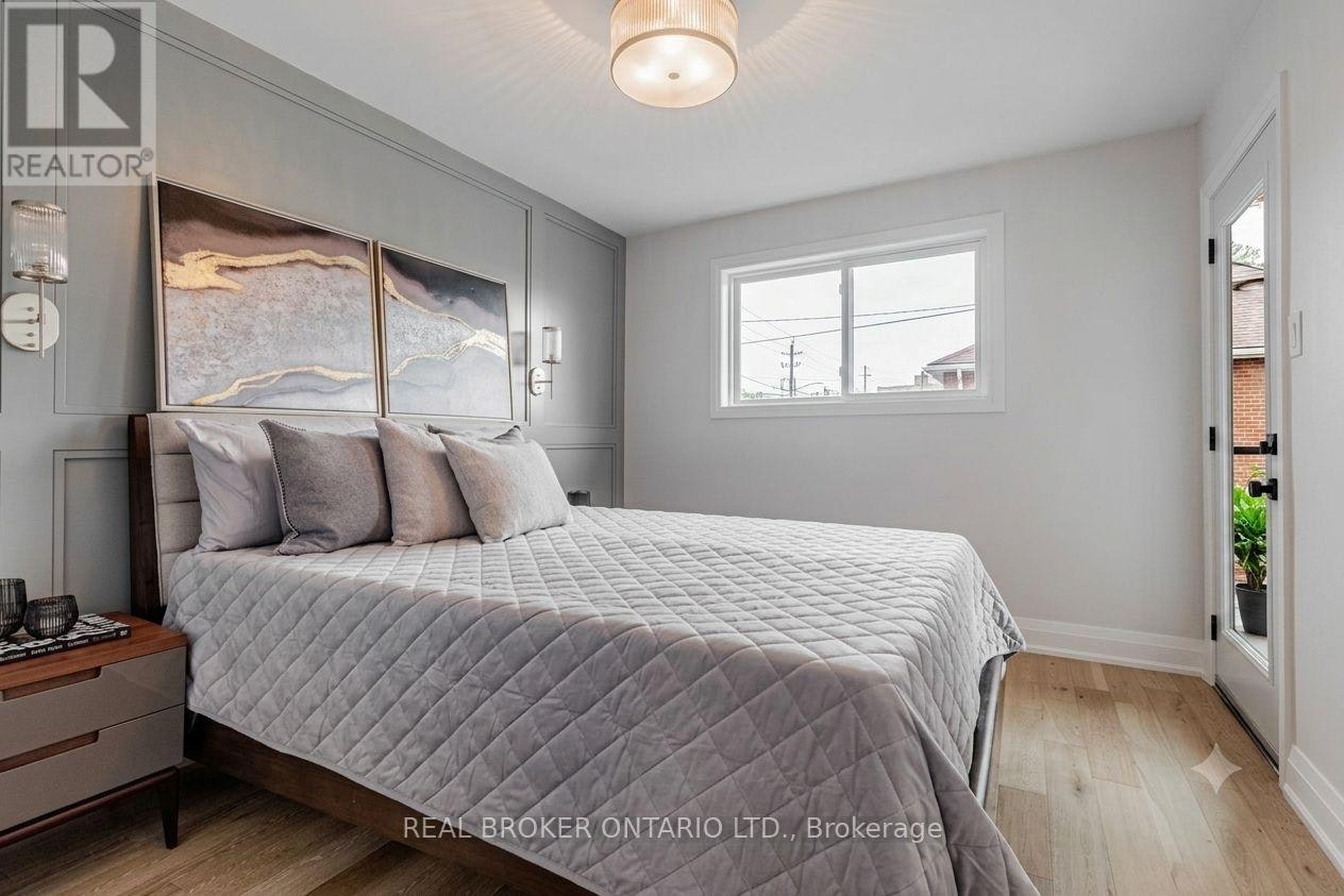 UPPER-25 Newlin Crescent, Toronto, ON, M3L 1X5 - 9