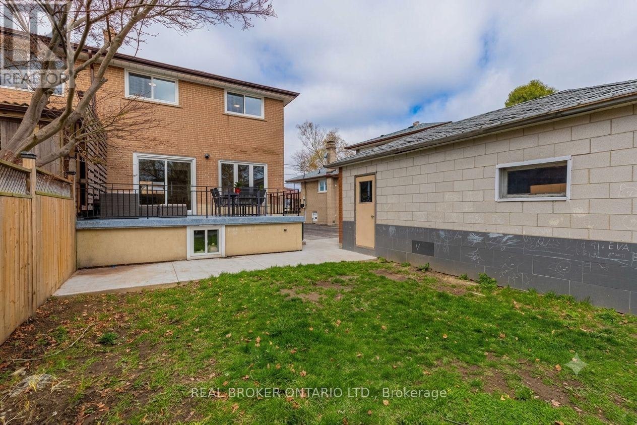 UPPER-25 Newlin Crescent, Toronto, ON, M3L 1X5 - 10