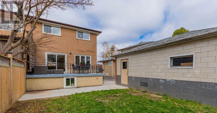 UPPER-25 Newlin Crescent, Toronto, ON, M3L 1X5 - 10