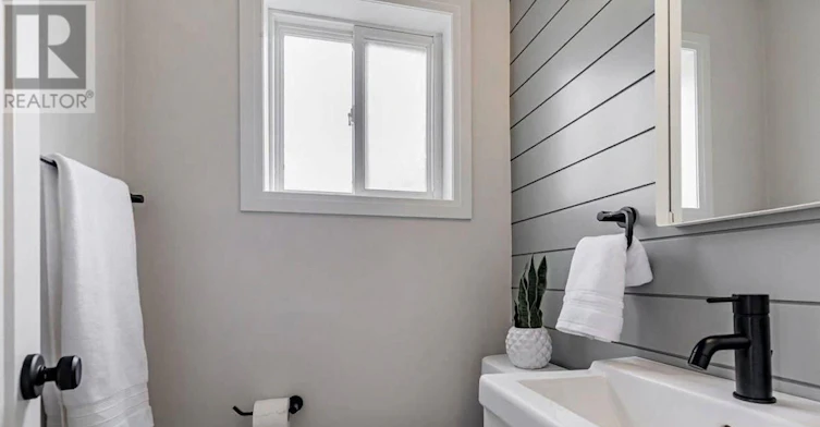 UPPER-25 Newlin Crescent, Toronto, ON, M3L 1X5 - 6