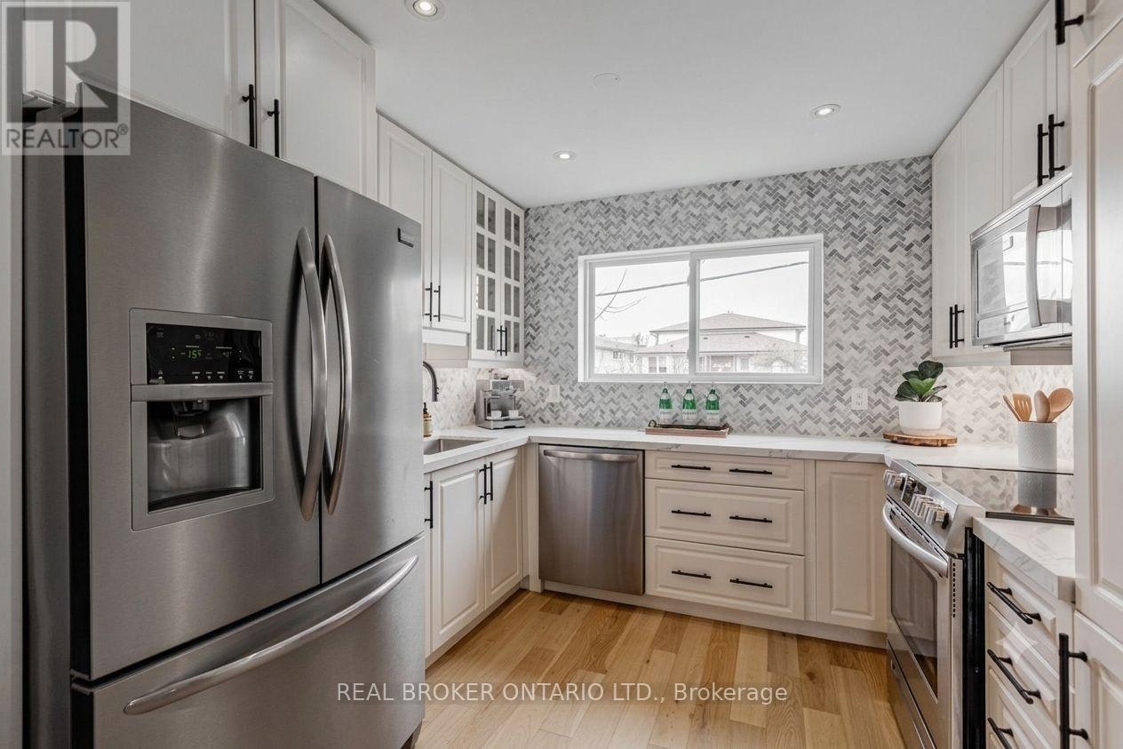 UPPER-25 Newlin Crescent, Toronto, ON, M3L 1X5 - 2